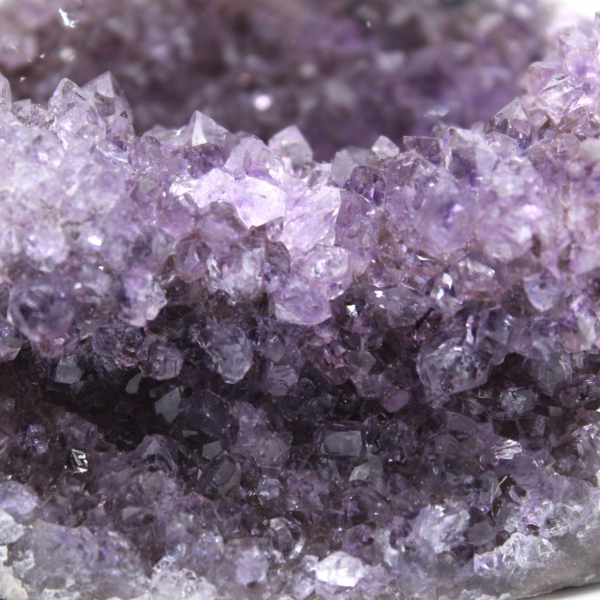 Braziliaanse amethistgeode: decoratie en mineralogie