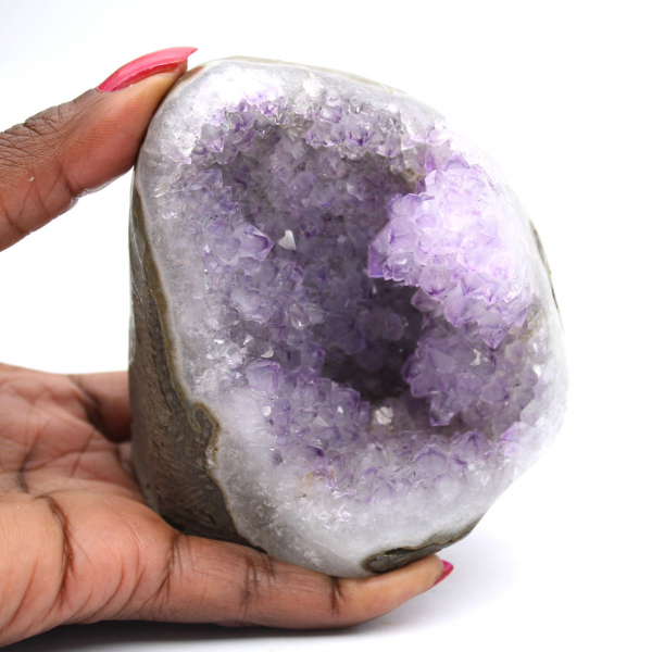 Kleine authentieke amethistgeode uit Brazilië