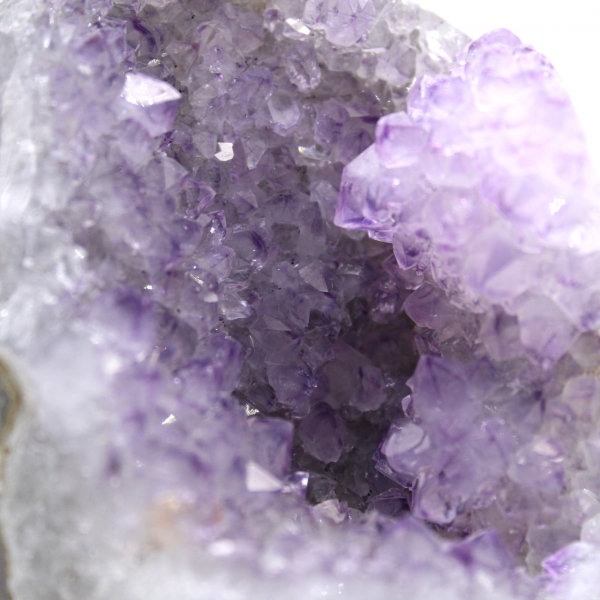 Kleine authentieke amethistgeode uit Brazilië