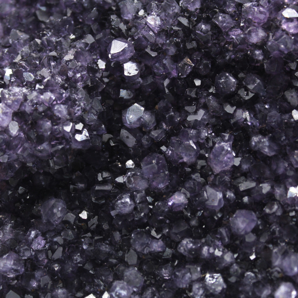 Amethistgeode uit Brazilië – verzamelobject en decoratie