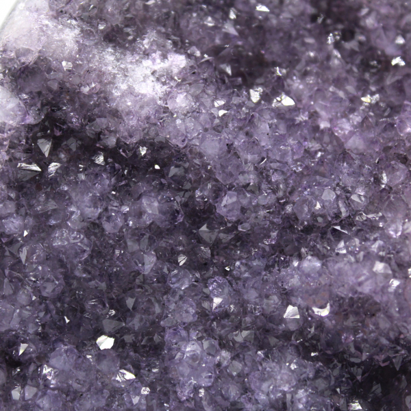 Amethist druse voor de woonkamer – Natuursteen van rust