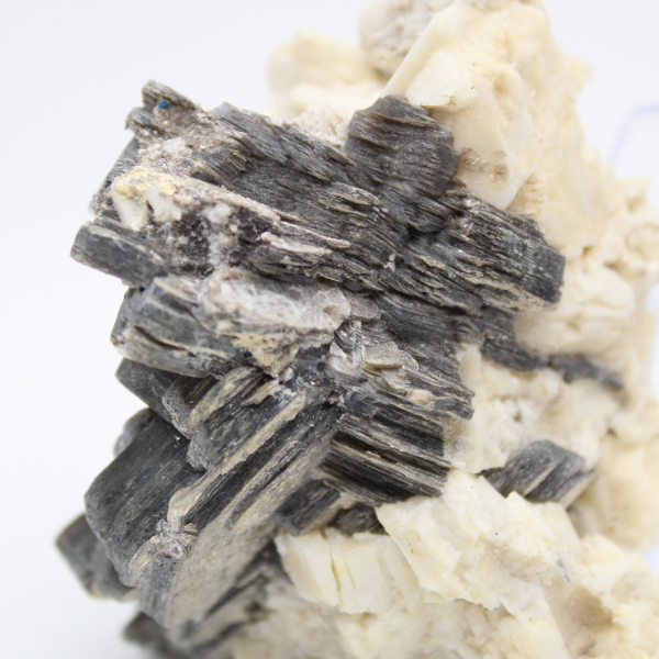Witte kwarts en Afghaanse mica op matrix