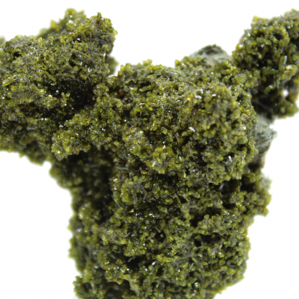 Groene epidootkristallen op matrix uit Marokko