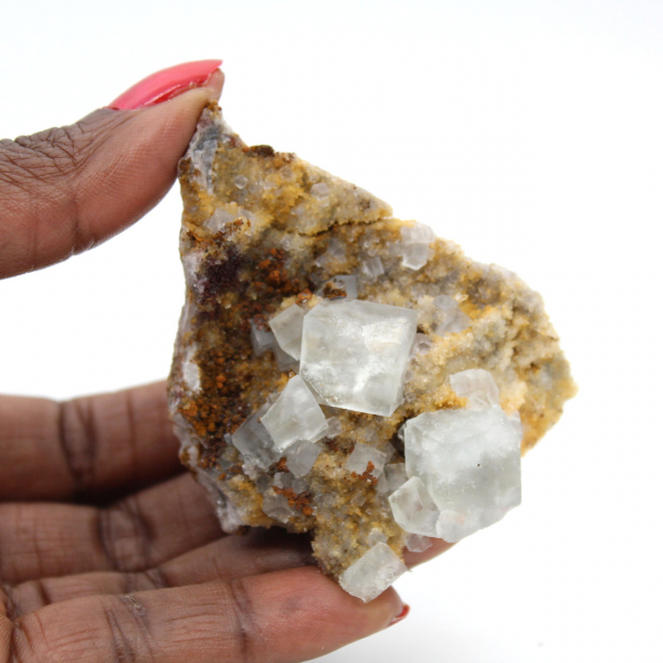 Groene fluoriet ter decoratie: klein kristal op rots