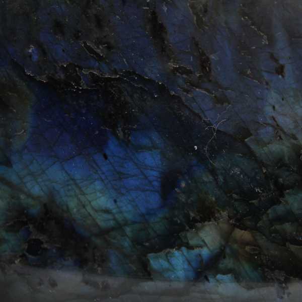 Gepolijste labradoriet, decoratief gesteente.