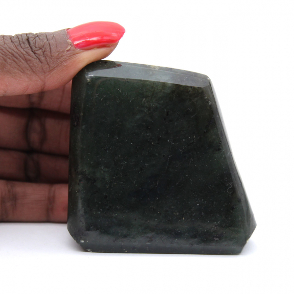 Gepolijste labradoriet, compact exemplaar uit Madagaskar