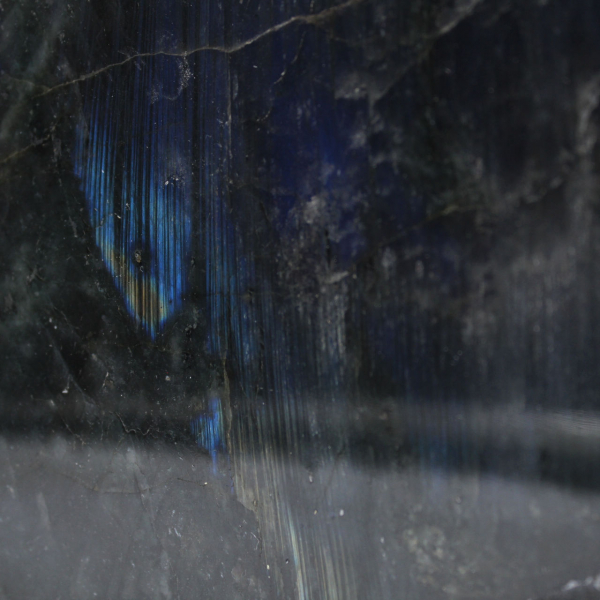 Gepolijste labradoriet, authentiek Madagaskar, decoratief stuk