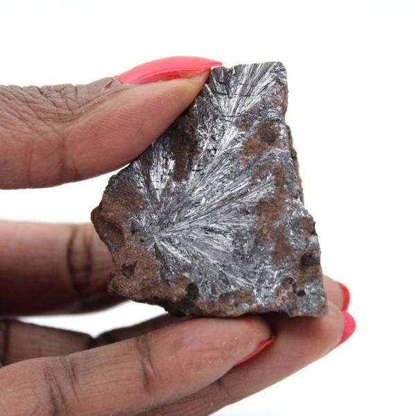 Zeer klein kristallijn pyrolusiet exemplaar