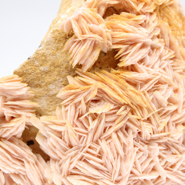 Oranje barietkristallen uit Marokko voor verzamelaars.