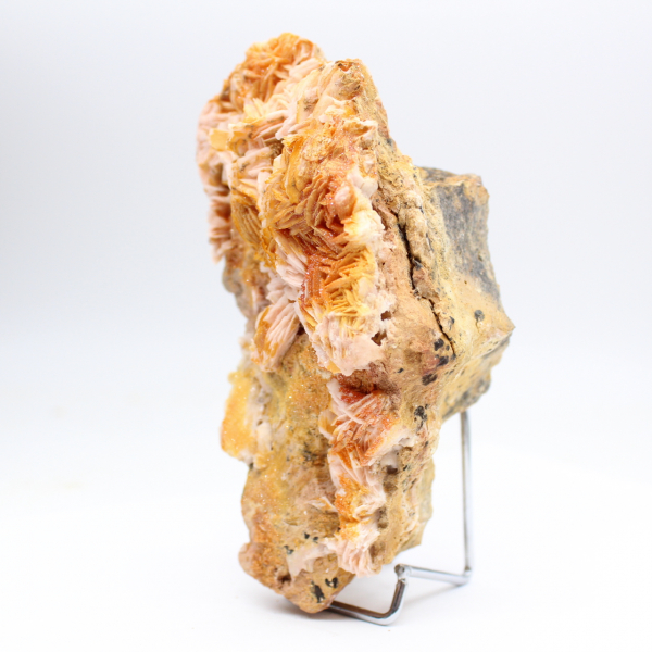 Exemplaar van Marokkaanse oranje bariet in natuurlijke kristallen.