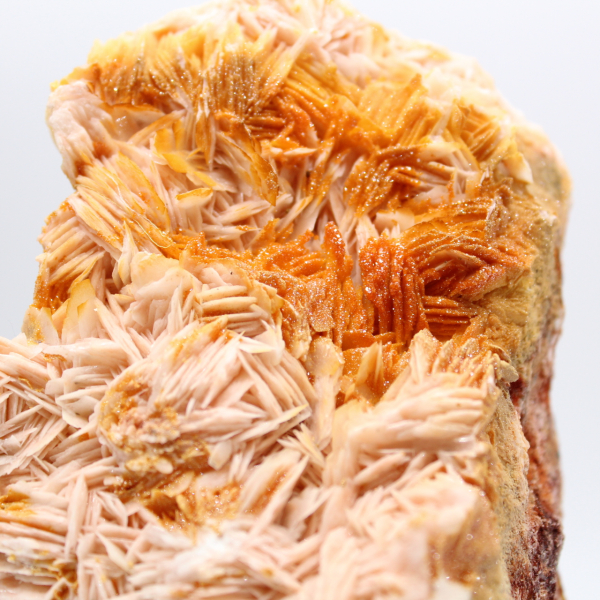 Marokkaanse oranje bariet met gestructureerde kristallen