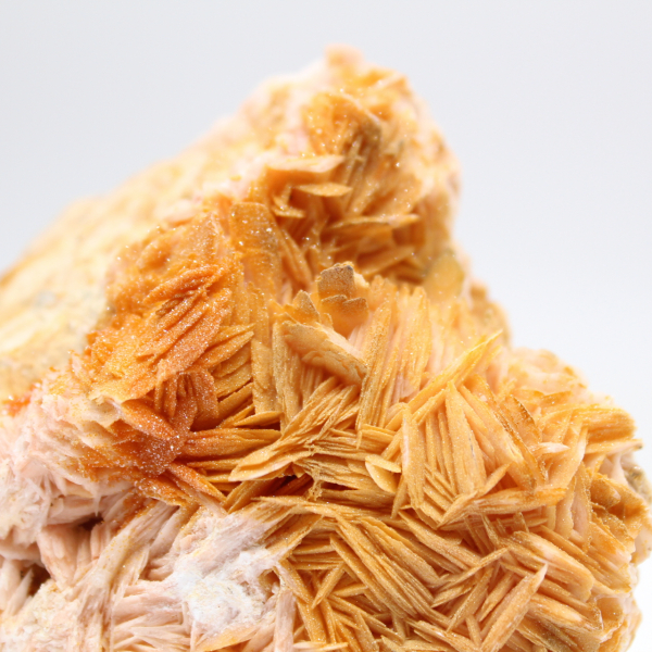 Marokkaanse oranje bariet met natuurlijke kristallen