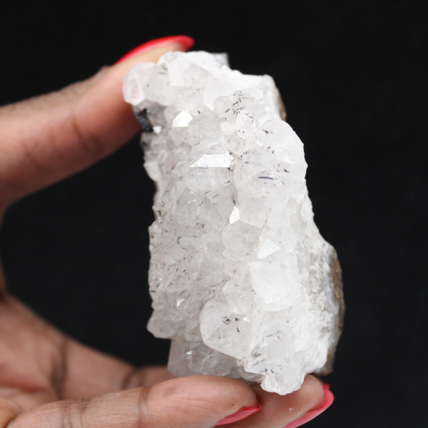 Ruwe kwarts uit Marokko, kristallen met goethietinsluitingen.