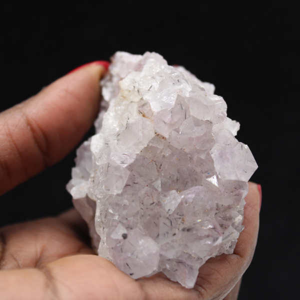 Klein kwarts met goethiet, een verzamelsteen uit Marokko.