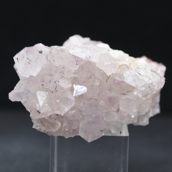 Klein kwarts met goethiet, een verzamelsteen uit Marokko.