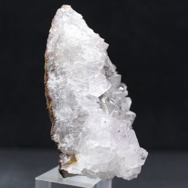 Klein exemplaar van goethietkwarts, ruwe kristallen uit Marokko.