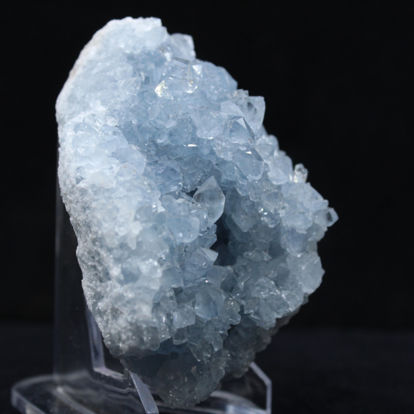 Kleine celestien geode: een mineraal voor verzamelaars