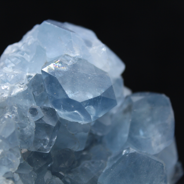 Klein blokje gekristalliseerde celestien uit Madagaskar