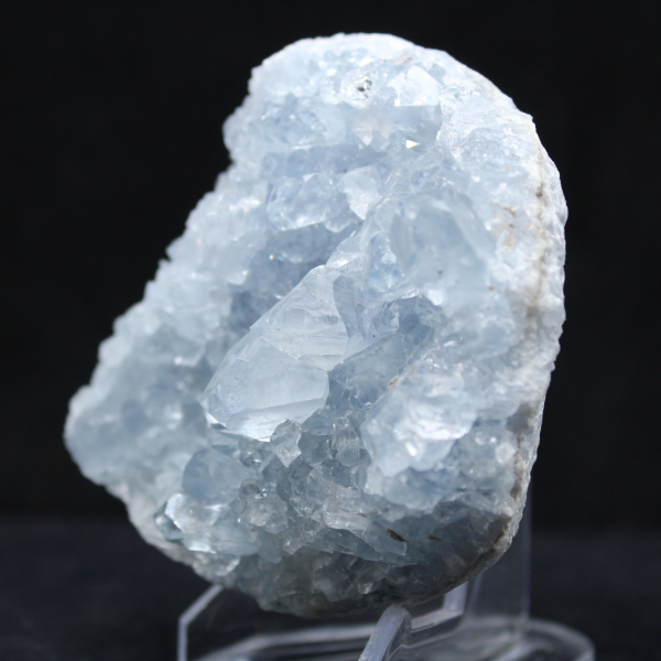 Celestien uit Madagaskar: druse en kristalcluster