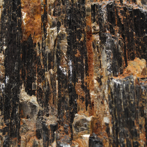 Zwarte toermalijn uit Madagaskar - Ruw, compact kristal