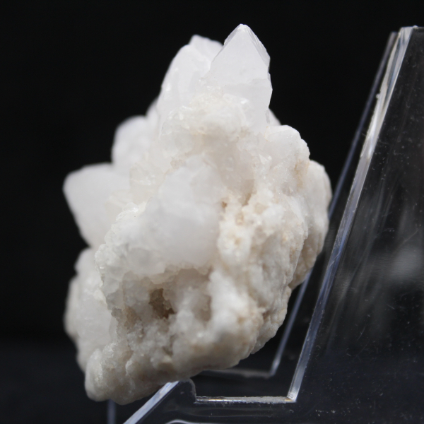 Natuurlijke bloemkwarts uit Marokko met fijne kristallen.