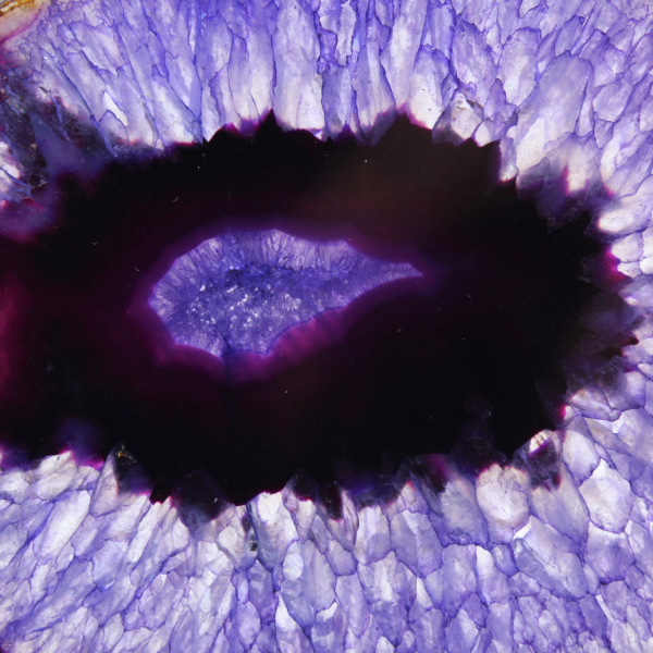 Klein decoratief schijfje Braziliaanse paarse agaat