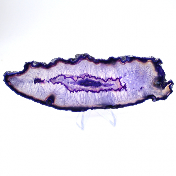 Doorgesneden exemplaar van Braziliaanse violette langwerpige agaat