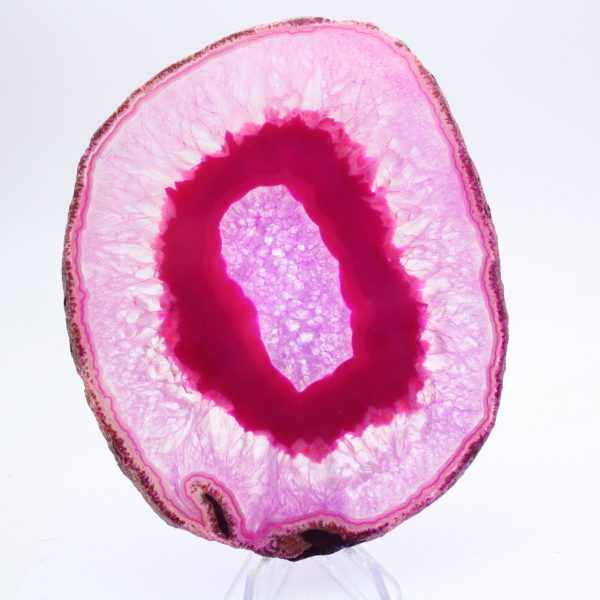 Een deel van gepolijste, roze geverfde agaat