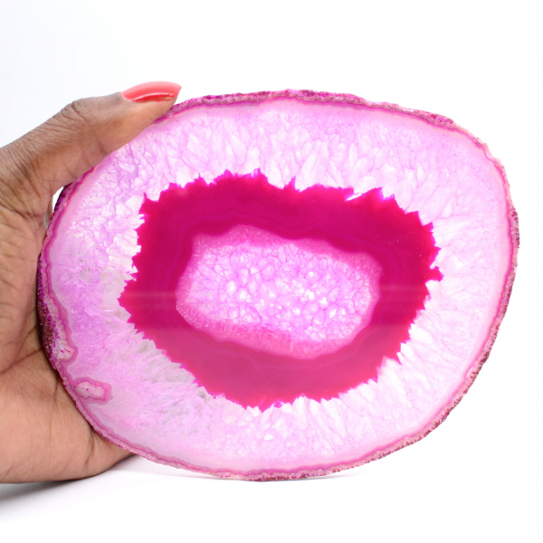 Een deel van gepolijste, roze geverfde agaat