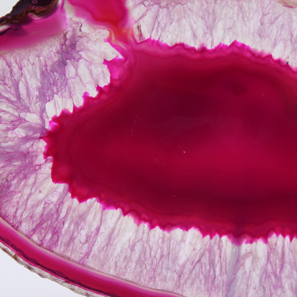 Dun plakje roze getinte agaat