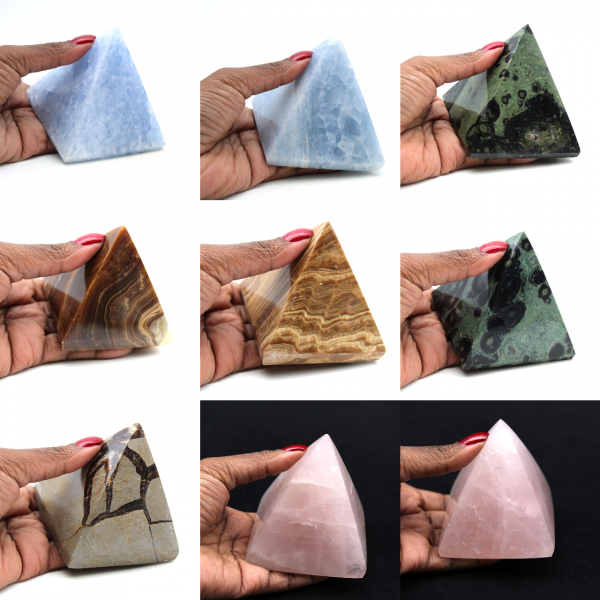 Blauwe calciet piramide