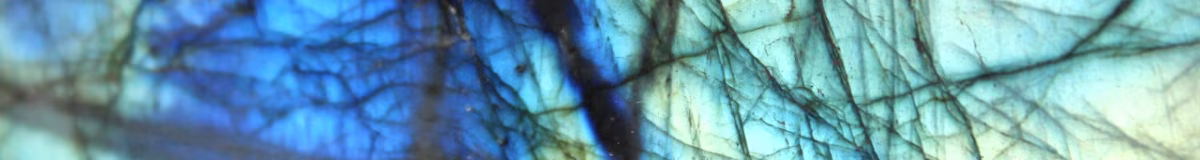 Labradoriet: Ontdek de geheimen van deze steen met mysterieuze reflecties labradorite bloc 030