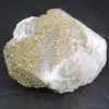Pyrietkristallen op calciet - 0