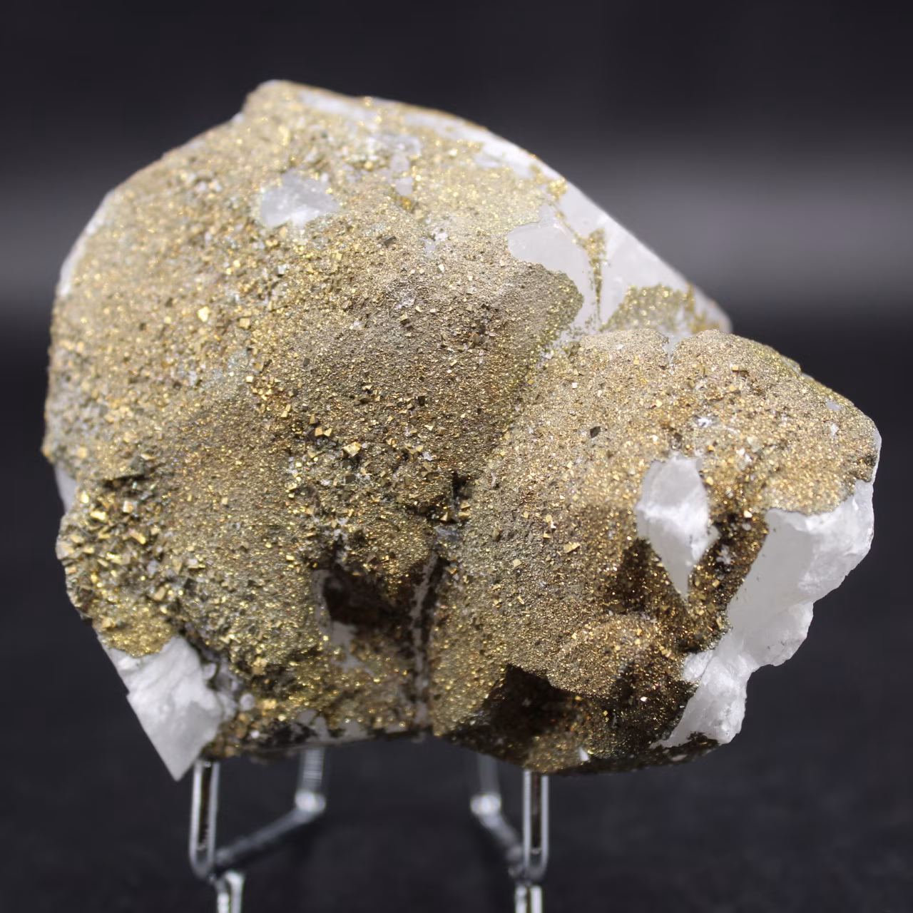 Natuurlijk calciet en pyriet