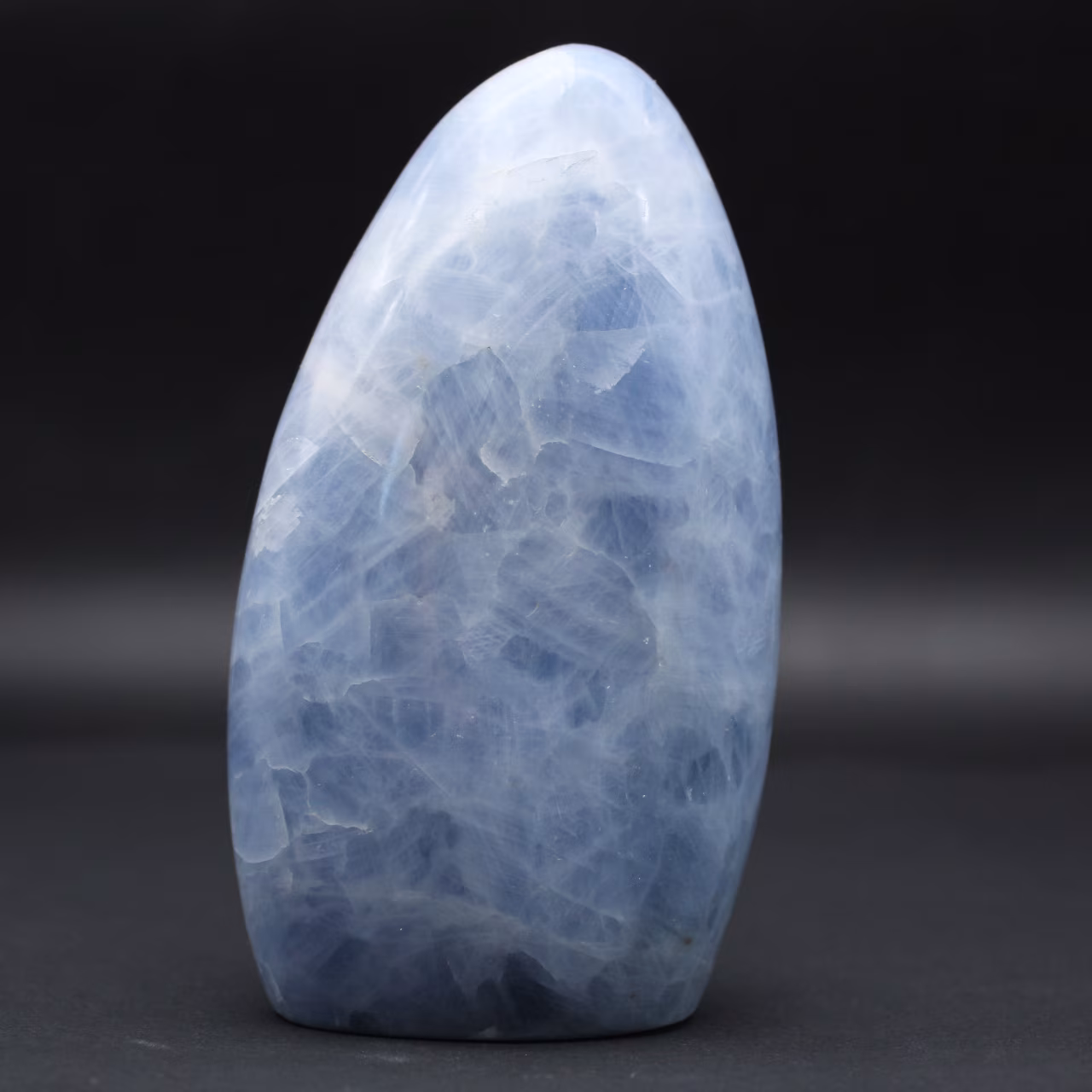 Decoratief blauw calciet