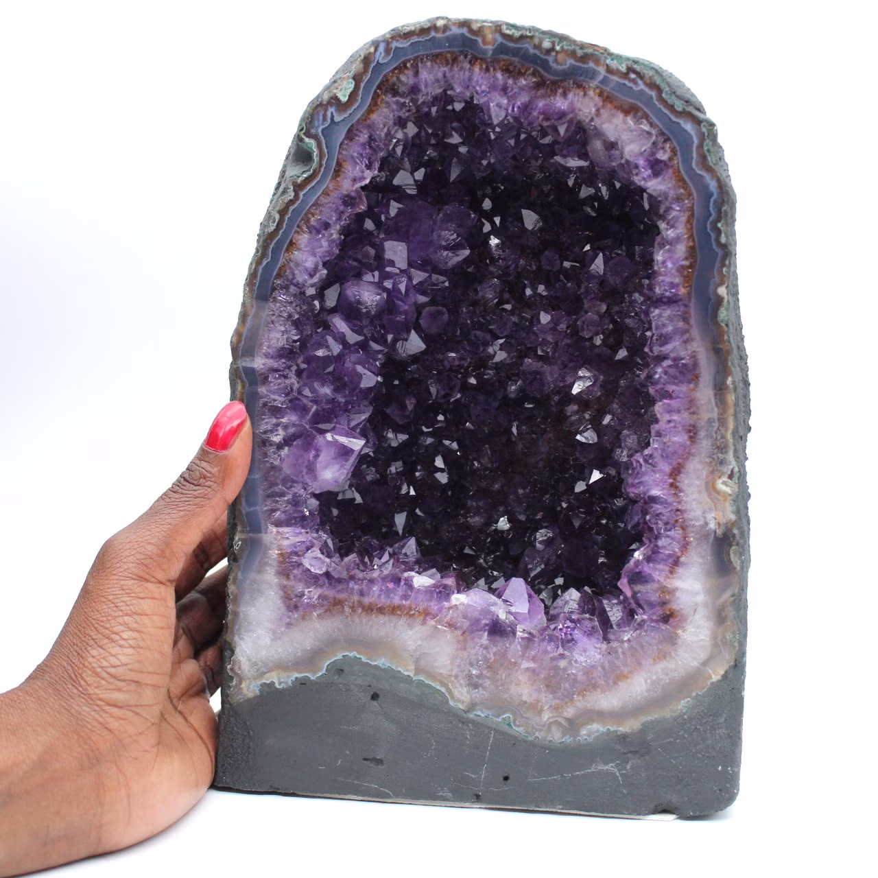 Grote Braziliaanse amethistgeode voor interieurdecoratie en verzameling