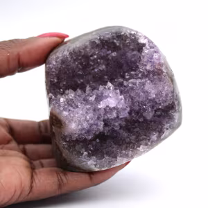 Braziliaanse amethistgeode: decoratie en mineralogie