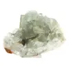 Ruwe groene fluorietsteen: gekristalliseerd monster op rots - 1