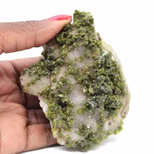 Marokkaanse groene epidoot op een natuurlijke matrix