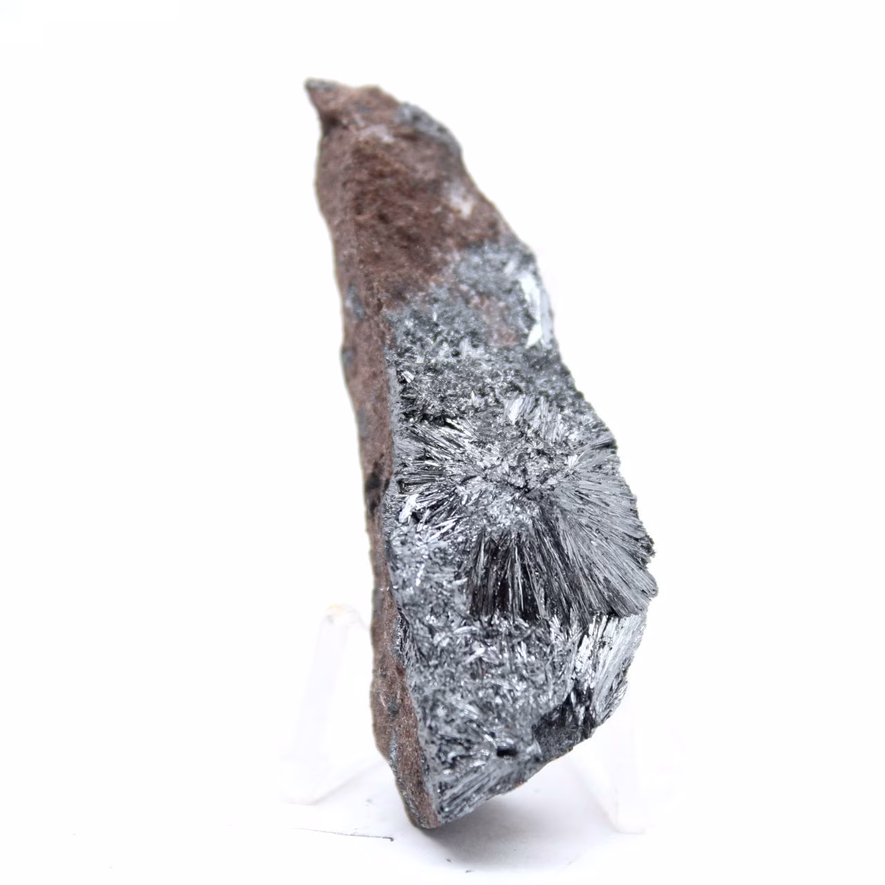 Pyrolusiet, een miniatuur mineraalgesteente uit Marokko.