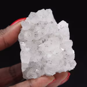 Klein kwarts met goethietinsluiting, natuursteen 170 g