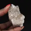 Ruwe kwarts uit Marokko, kristallen met goethietinsluitingen. - 2
