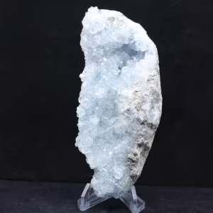 Celestiet uit Madagaskar: Blauwe kristalgeode