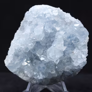 Celestien uit Madagaskar: druse en kristalcluster