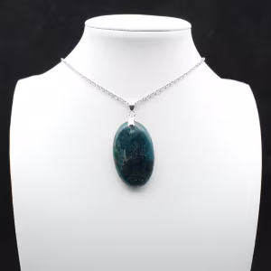 Hanger van blauwe apatiet uit Madagaskar - Natuursteen