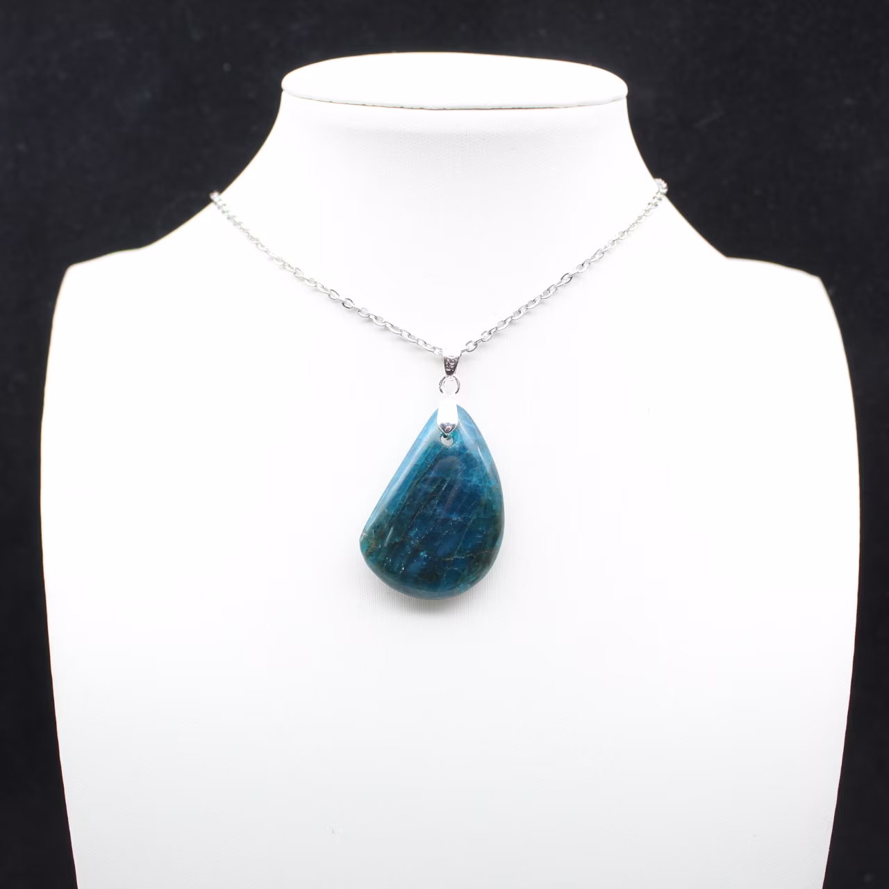 Blauwgroene apatiet hanger - authentiek uit Madagaskar