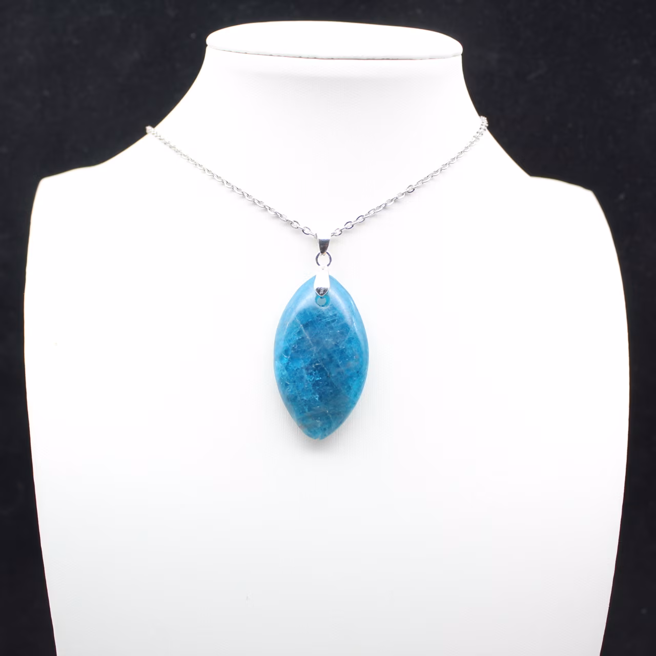 Hanger van Madagaskar-apatiet - Blauwe kristalstructuur