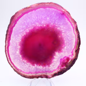 Plakje roze geverfde agaat voor verzameling