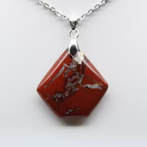 Hanger van rood jaspismineraal