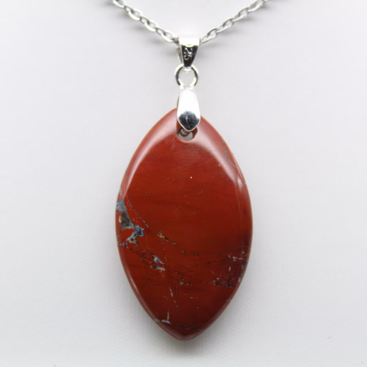 Sieraden van rood jaspismineraal